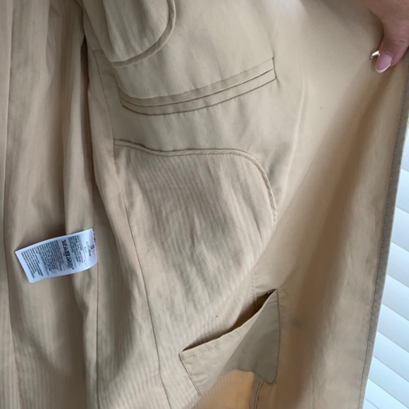 Banana Republic Classy Trench - Picture 9 of 9